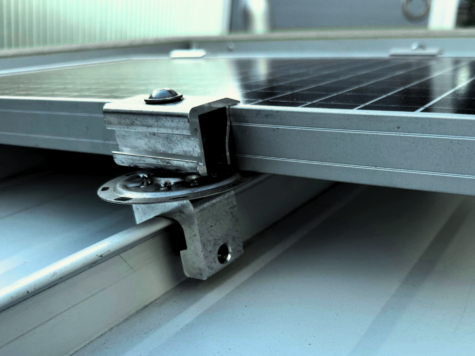 anclajes-cubiertas-metalicas-de-junta-alzada-engatilladas-standing-seam-roof-1